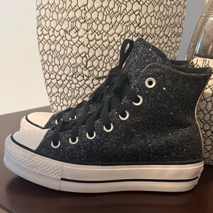 Converse Chuck Taylor lift